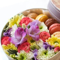 Круглая коробка с цветами "Юнона"